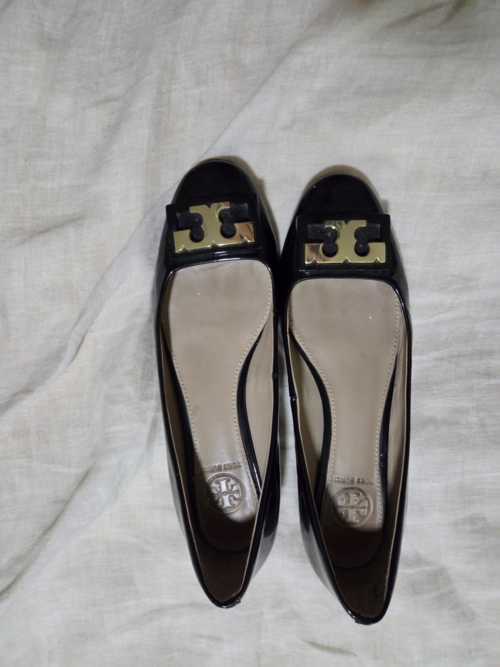 Tory Burch Gigi Pumps Women's 6 M – Black Patent Leather – Gold Logo
